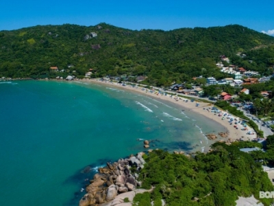 BANDEIRA AZUL: BOMBINHAS CONQUISTA APROVAÇÃO DO JÚRI NACIONAL EM TRÊS PRAIAS