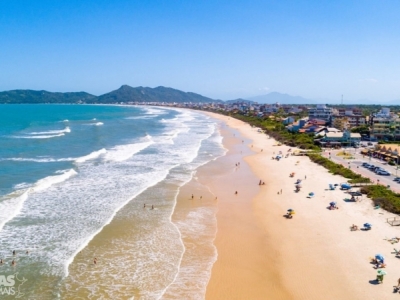 BANDEIRA AZUL: BOMBINHAS CONQUISTA APROVAÇÃO DO JÚRI NACIONAL EM TRÊS PRAIAS